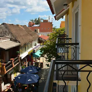 https://suites-los-arcos.quintano-roohotels.com